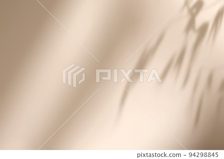 Shadow of leaves on solid beige wall texture background 94298845