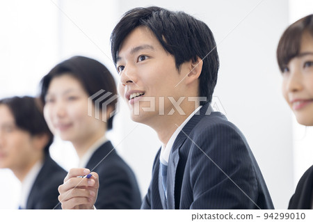 Seminar Young men and women in suits Seminar Young men and women in suits 94299010