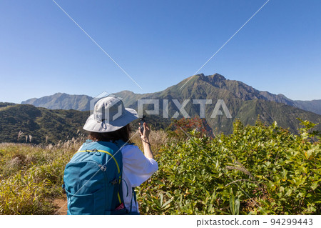 與穀川岳一起在天神平漫步的女人 94299443