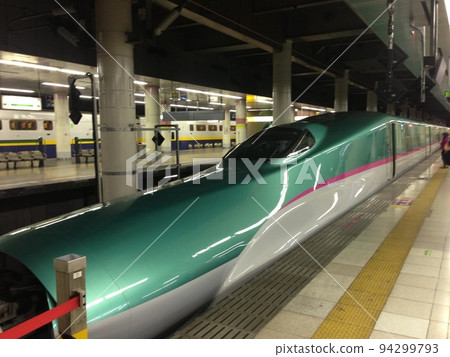 Tohoku Shinkansen Hayabusa 94299793