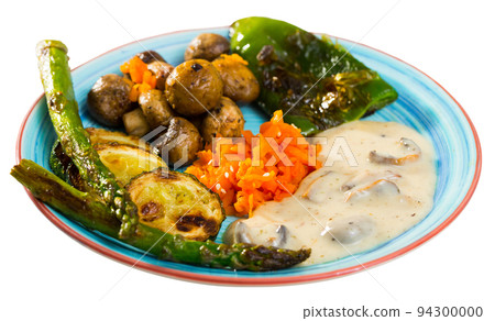 Grilled vegetables with mushroom sauce Grilled vegetables with mushroom sauce 94300000