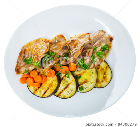 Barbecued lamb chops with aubergine 94300279
