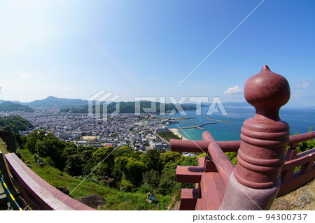 從洲本城眺望淡路島的絕景 從洲本城眺望淡路島的絕景 94300737