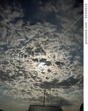 The darkening sky 94300818