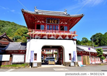 Takeo Onsen Tower Gate Symbol of Takeo Onsen National Important Cultural Property Ryugu Gate Designed by Tatsuno Kingo Takeo City, Saga Prefecture Takeo Onsen Tower Gate Symbol of Takeo Onsen National Important Cultural Property Ryugu Gate Designed by Tatsuno Kingo Takeo City, Saga Prefecture 94301324
