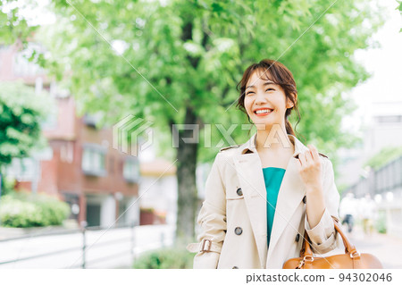 woman wearing a trench coat 94302046