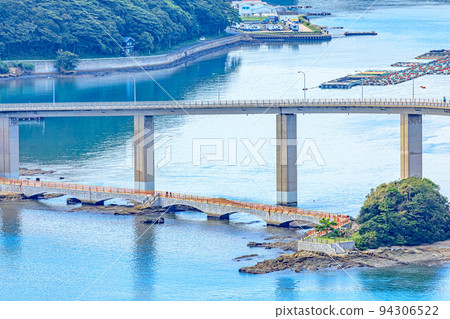 從佐賀縣唐津市夏風三重岡公園看到的弁天散步橋 94306522