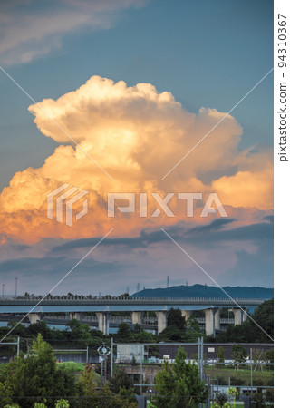<<愛知縣>> 永手市 愛知縣博紀念公園(守子公園)夕陽染成的積雨雲 <<愛知縣>> 永手市 愛知縣博紀念公園(守子公園)夕陽染成的積雨雲 94310367