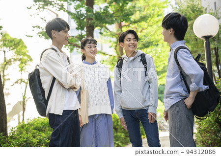 Image of four male and female students chatting 94312086