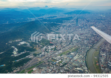 Foggy aerial view of the Taipei cityscape Foggy aerial view of the Taipei cityscape 94312505