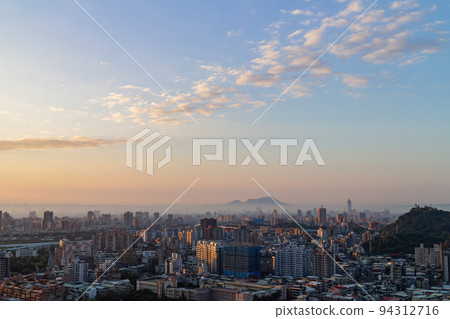 Sunset aerial view of the cityscape of Wenshan District of Taipei from Xianjiyan 94312716