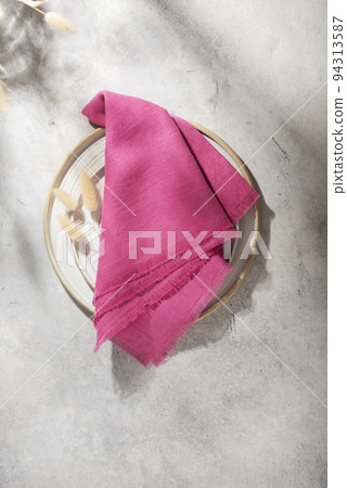 Linen napkin in pink color Linen napkin in pink color 94313587