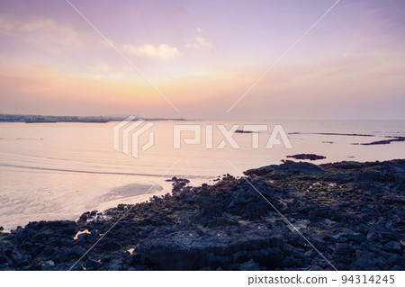 Beautiful Jeju sea scenery 94314245