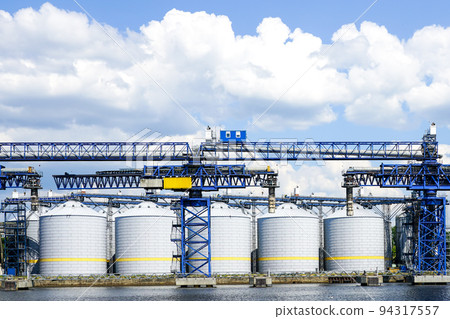 Versatile grain terminal in the port for transfer large range and amount of agricultural products Versatile grain terminal in the port for transfer large range and amount of agricultural products 94317557
