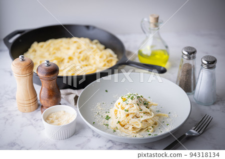 fettuccine alfredo, traditional cream cheese pasta fettuccine alfredo, traditional cream cheese pasta 94318134