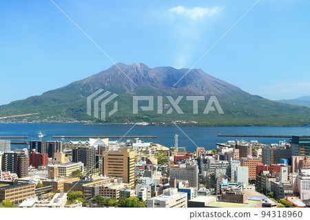[Kagoshima Prefecture] Sakurajima and Kagoshima City as seen from Shiroyama Park Observatory 94318960