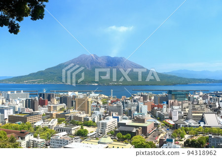 [Kagoshima Prefecture] Sakurajima and Kagoshima City as seen from Shiroyama Park Observatory 94318962