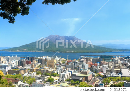[鹿兒島縣]從城山公園展望台看到的櫻島和鹿兒島市 94318971