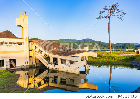 Rikuzentakata Miracle Pine Tree and Youth Hostel Ruins Rikuzentakata Miracle Pine Tree and Youth Hostel Ruins 94319439