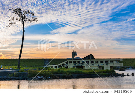 Rikuzentakata Miracle Pine Tree and Youth Hostel Ruins Morning View 94319509