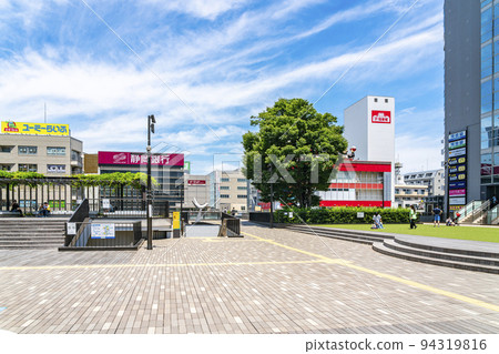 [Kanagawa Prefecture] Cityscape around Fujisawa Station where clouds spread 94319816