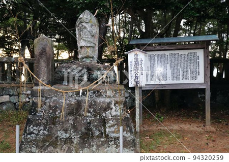 八幡納塔神社 柑桔的創始人多渡守的雕像 94320259