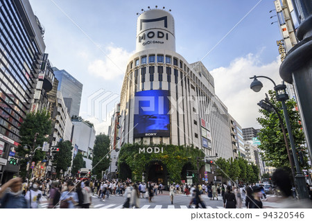 Shibuya Koen-dori, Jinnan 1-chome, bustling scramble crossing, Shibuya-ku, Tokyo 94320546