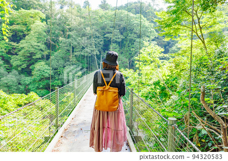 A woman crossing a suspension bridge, Tenryukyo Suspension Bridge (Tsutsuji Bridge) 94320583