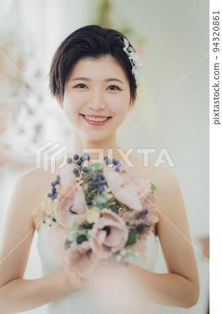 bride short hair wedding dress 94320861