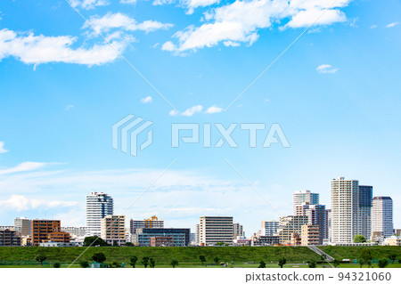 公寓和藍天 94321060