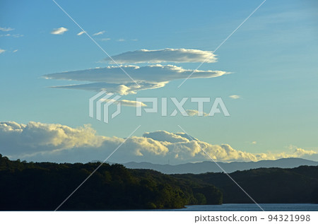 夏日夕陽的天空 94321998