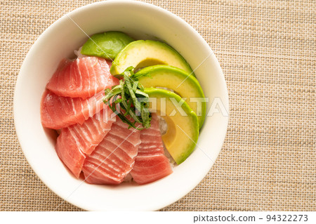 Tuna avocado on rice 94322273
