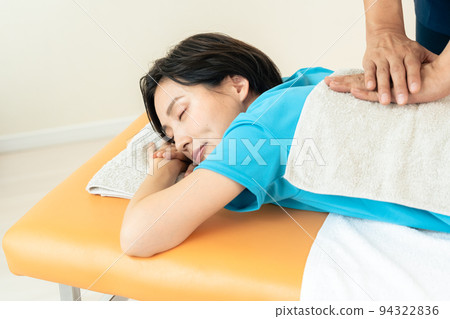 A woman receiving accommodation A woman receiving accommodation 94322836