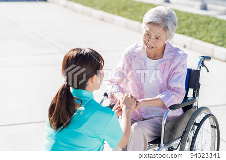 Care senior woman hospital helper carer Care senior woman hospital helper carer 94323341