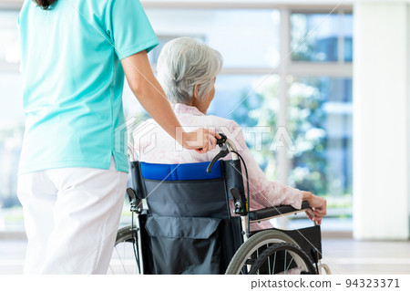 Care senior woman hospital helper carer 94323371