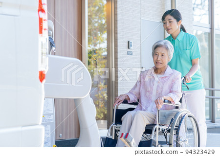 Care senior woman hospital helper carer Care senior woman hospital helper carer 94323429