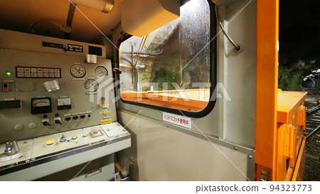 富山縣黑部峽谷 商業貨車列車、櫸平站 富山縣黑部峽谷 商業貨車列車、櫸平站 94323773