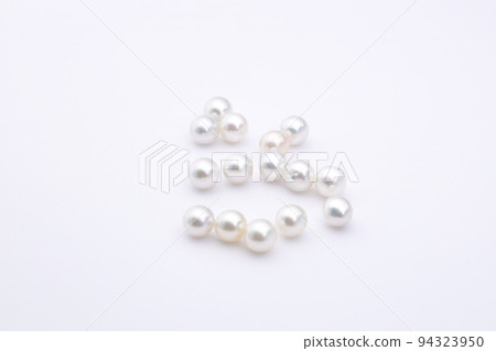 Multiple white pearl pearls 94323950