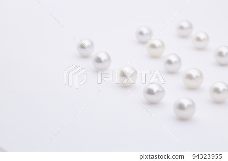 多排白色珍珠珍珠 多排白色珍珠珍珠 94323955