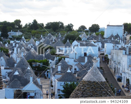 阿爾貝羅貝洛的特魯利 94324109