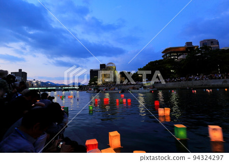 Lantern bridge 94324297