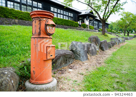 群馬縣川場村的老式圓形郵箱 94324463