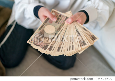 Housewife's lie 94324699