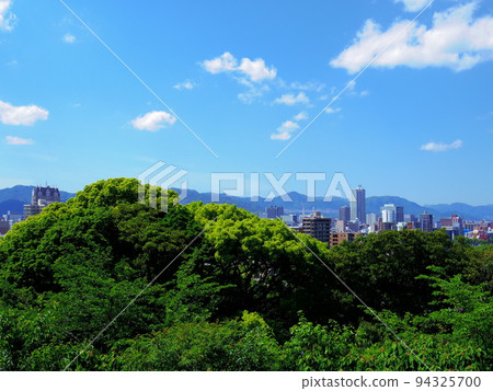 從羊山公園富士見台展望台看到的廣島市街景（廣島縣廣島市） 94325700