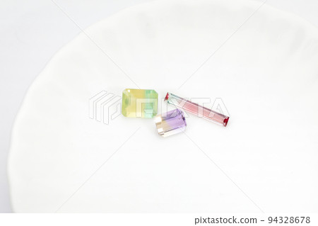 Bicolor stone on a plate 94328678