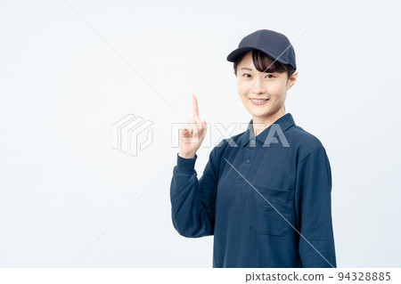 Delivery woman (white back, pointing pose) 94328885