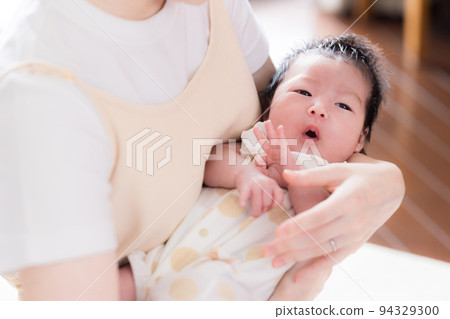 Family mom and baby Family mom and baby 94329300