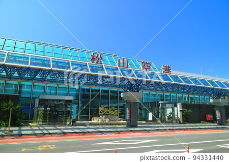 [Ehime Prefecture] Matsuyama Airport Terminal in fine weather 94331440