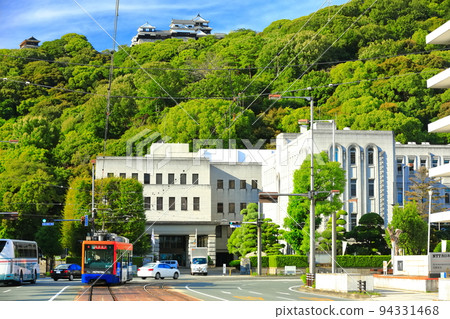 [愛媛縣]伊予鐵電車、松山城、愛媛縣廳 94331468