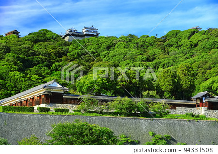 [Ehime Prefecture] Matsuyama Castle seen from Shiroyama Park (Ninomaru Historical Garden and Castle Tower) 94331508